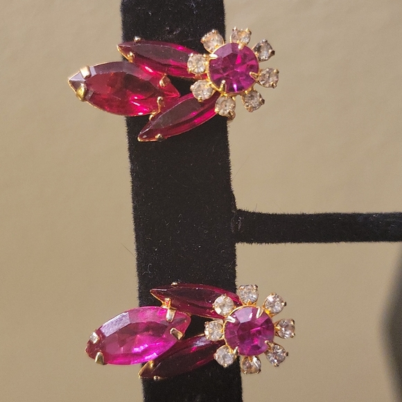 Vintage Red Rhinestone Clip Earrings in Goldtone Open Back Setting - Picture 3 of 7